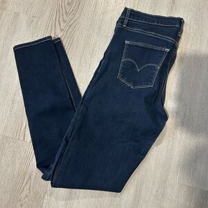 Womens Levi Skinny Jean
